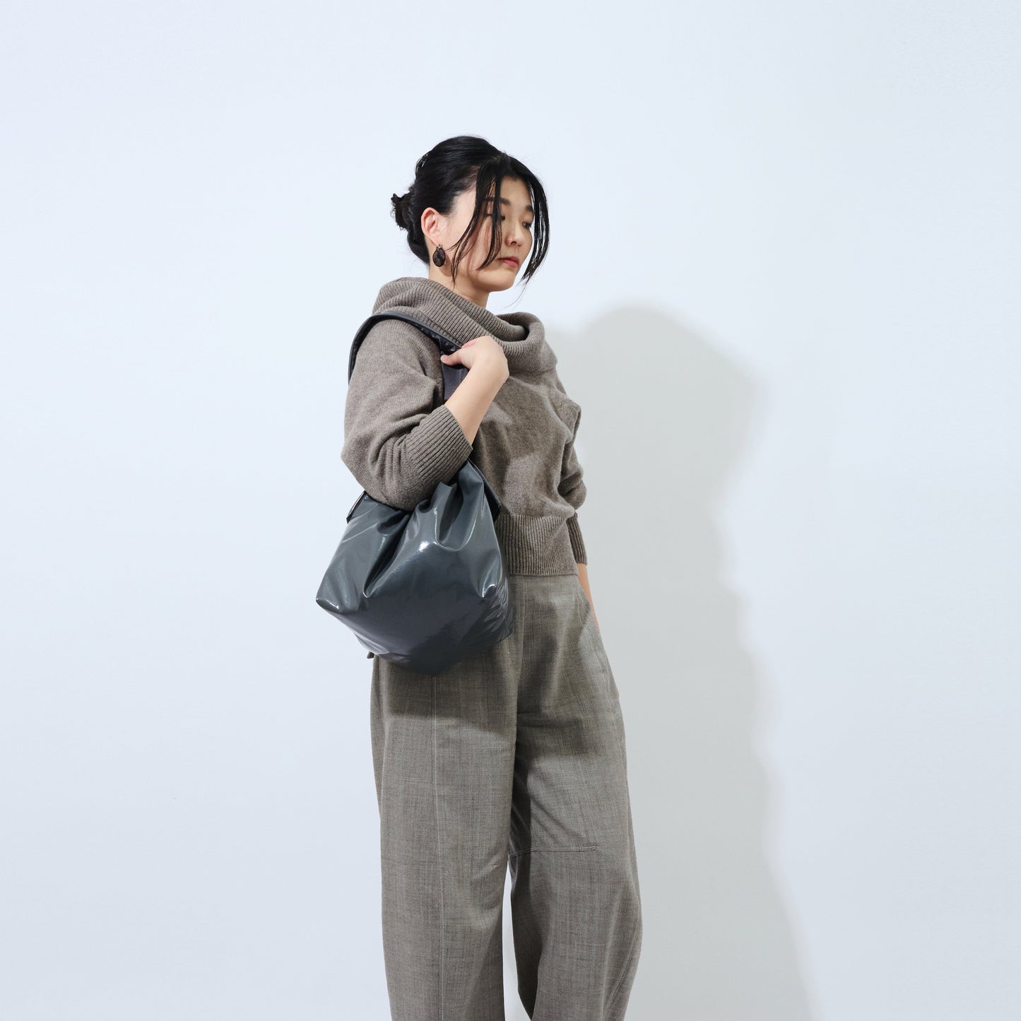 Japanese textile innovation - upcycling, no waste and latest fashion design - shiny tote bag tekato from Komatsu Matere