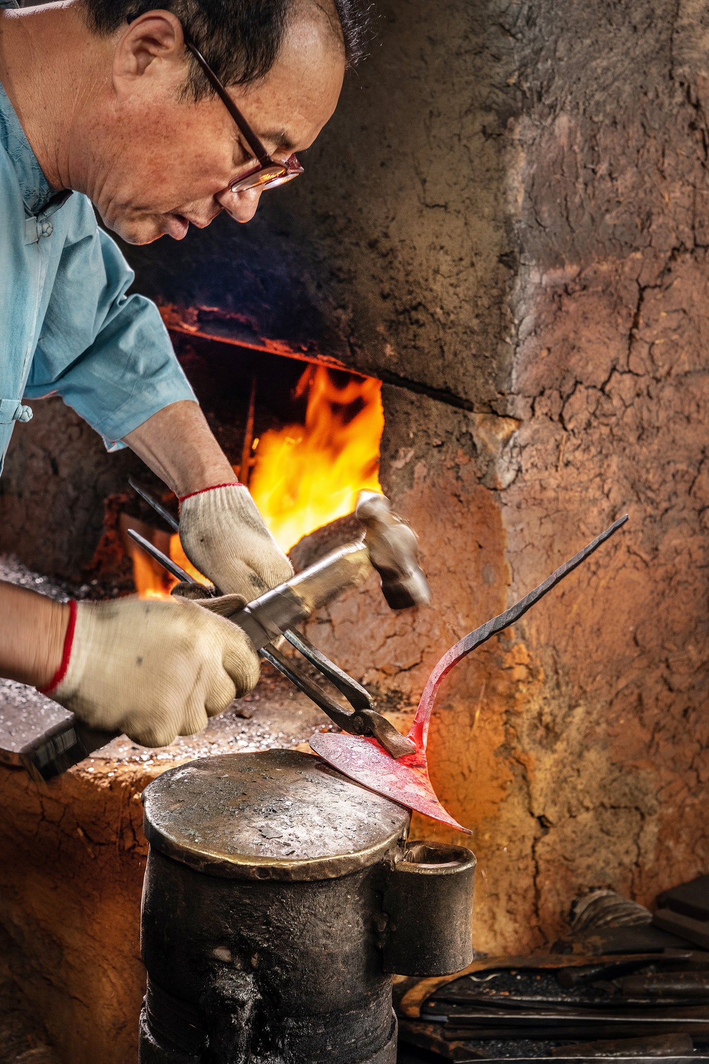 Following old-world techniques and traditional minimalistic design, Master Shin creates high-quality, functional pieces that are also durable works of art.