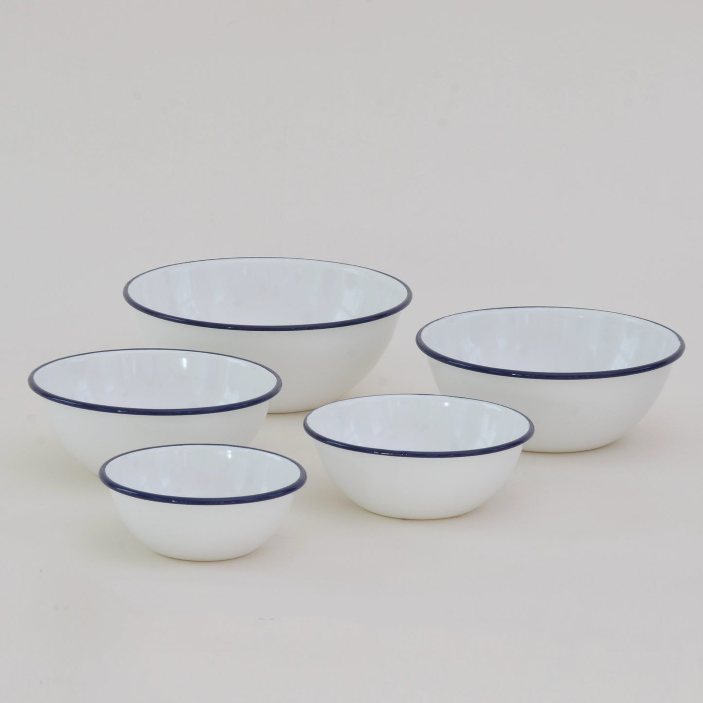 Tsukiusagi - 5-teiliges Emaille Schalenset