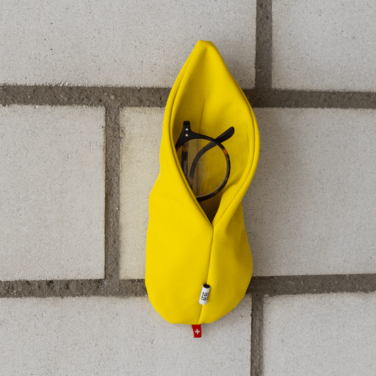 bai yellow - hanging eyeglass holder - tät tat