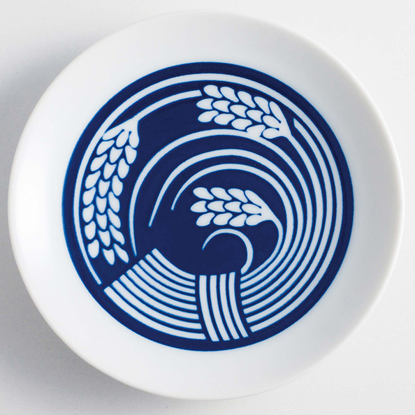 Set of 5 seasonal porcelain plates—beautiful gift for anyone who appreciates Japanese table culture at its finest.