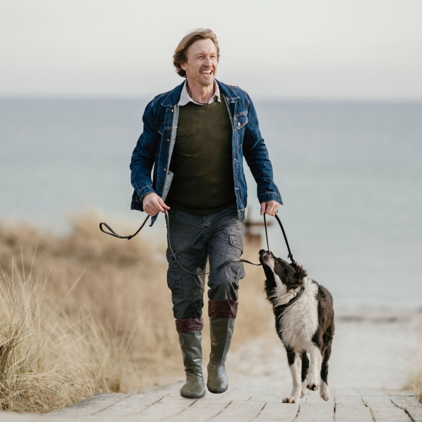 Foldable Japanese rubber boots – lightweight, waterproof, and perfect for dog walks or strolls along the beach.