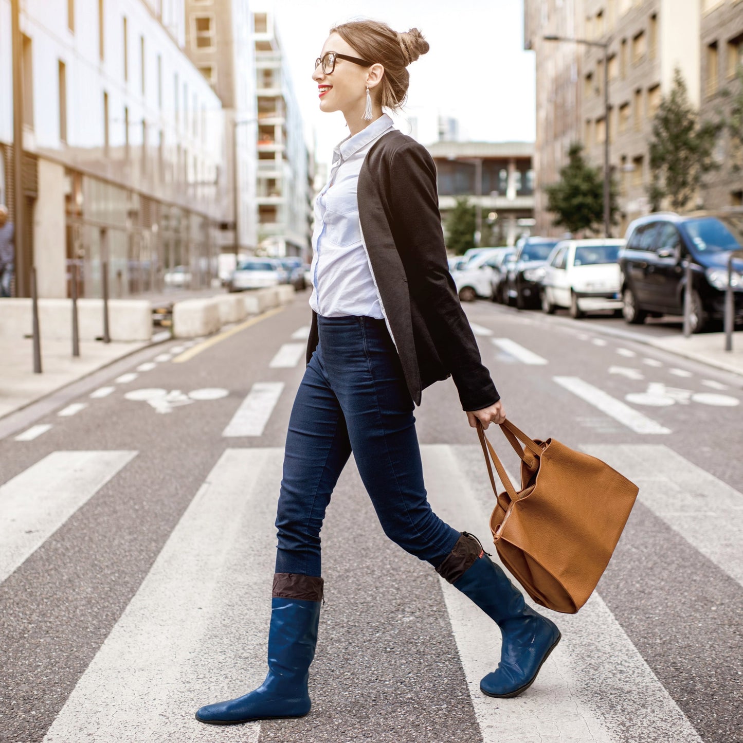 Lightweight, waterproof japanese rubber boots, perfect for urban trekking, city walks, and outdoor exploration.