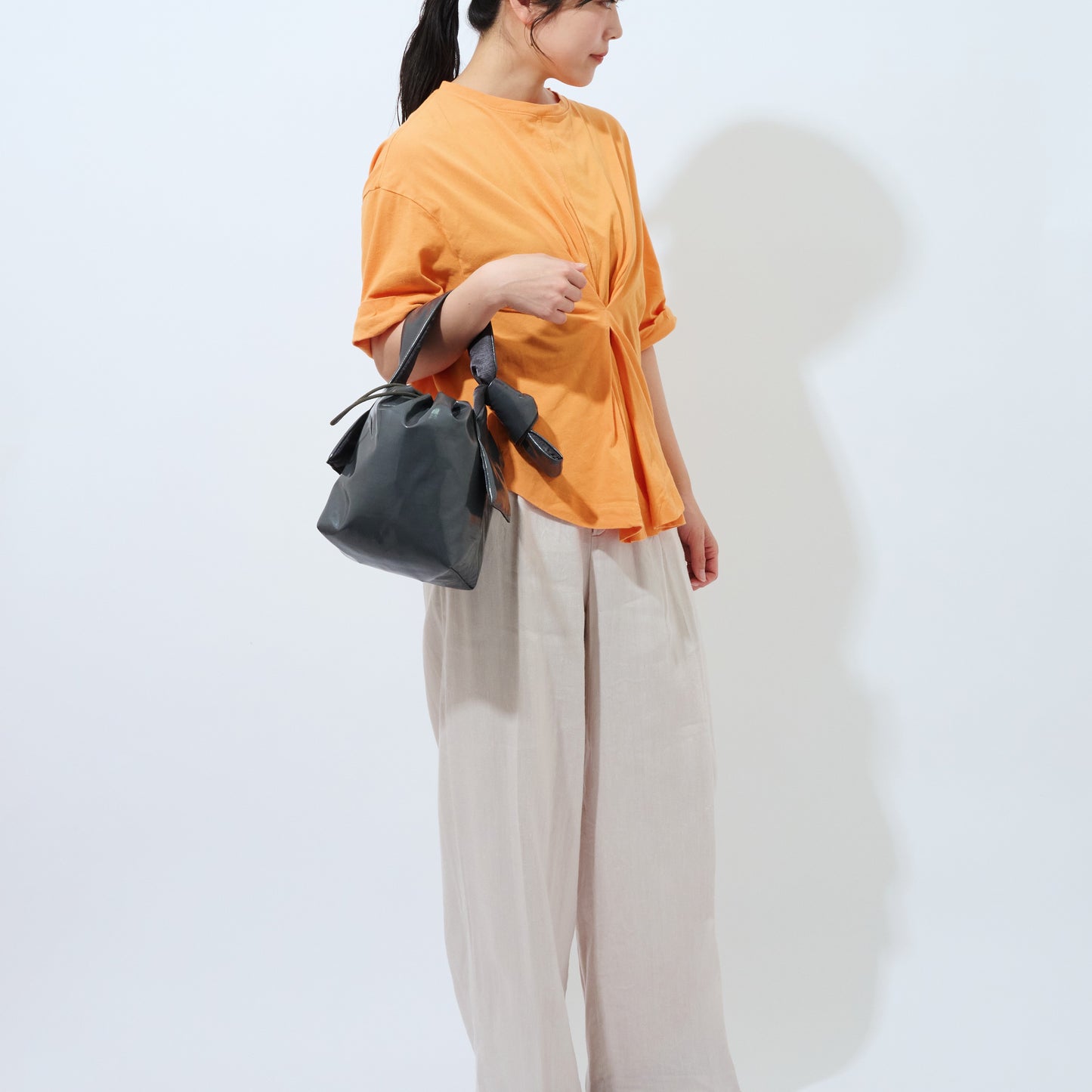 Japanese textile innovation - upcycling, no waste  and latest fashion design - shiny shoulder bag tekasho from Komatsu Matere