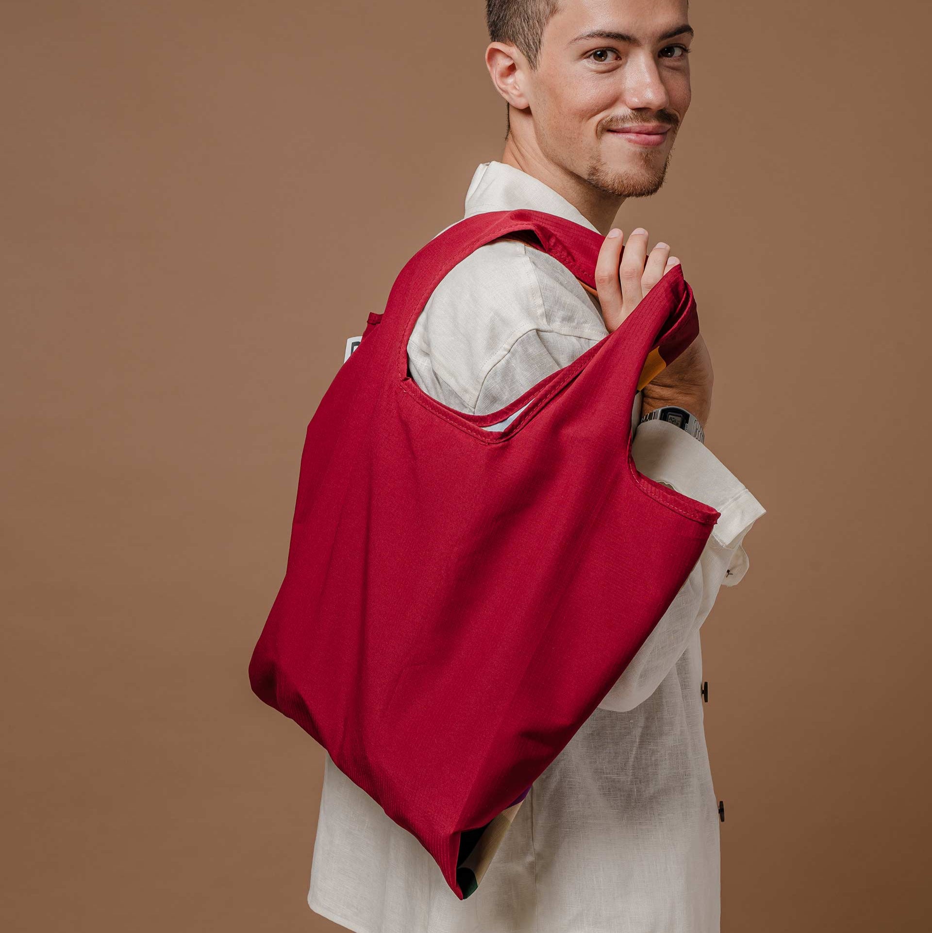 Foldable and spacious two-tone shopping tote with design by Barcelona artist Judit Canela for notabag