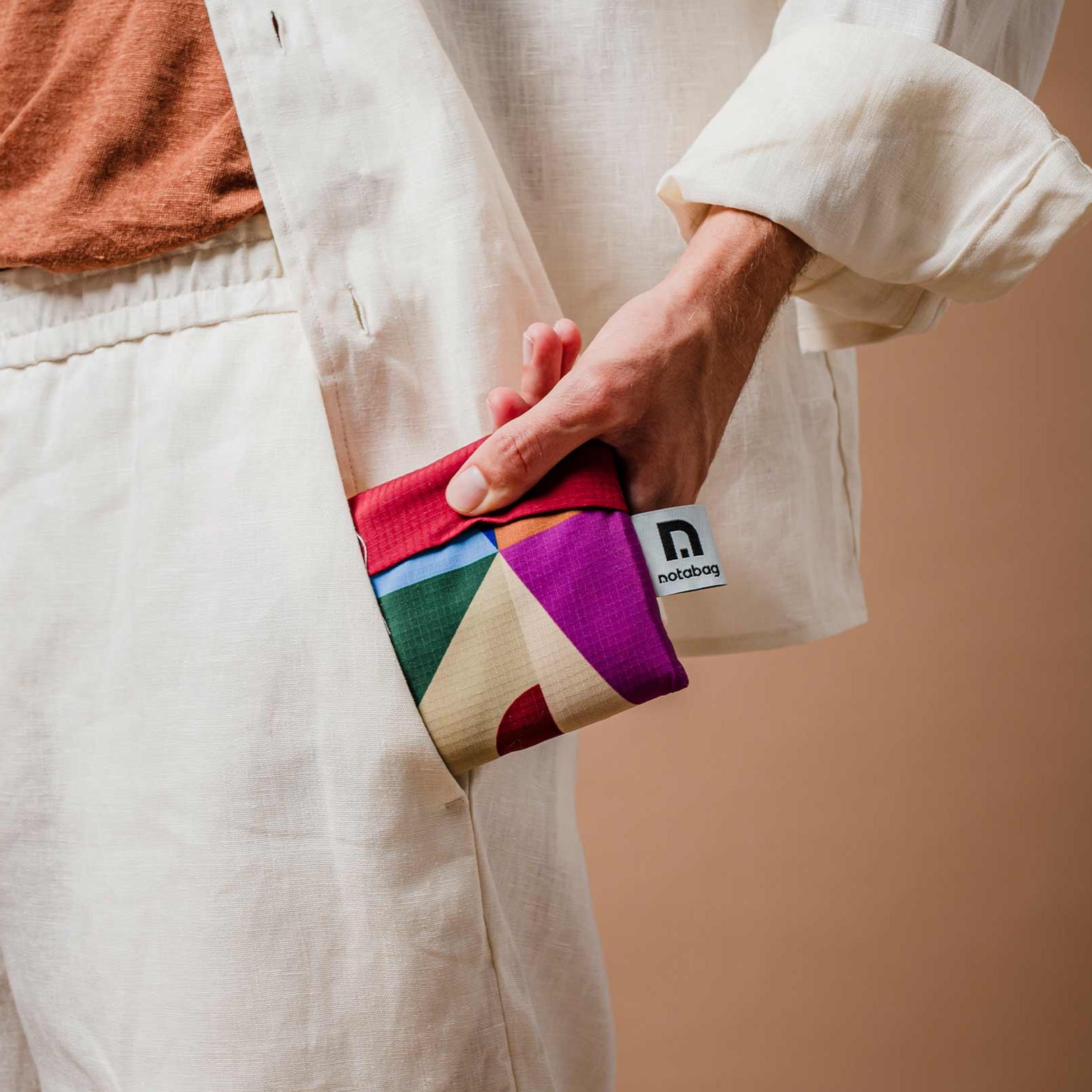Foldable shopper & tote bag in warm colours - design by Judit Canela for notabag - spacious, lightweight yet robust and a joy to use everyday& everywhere.