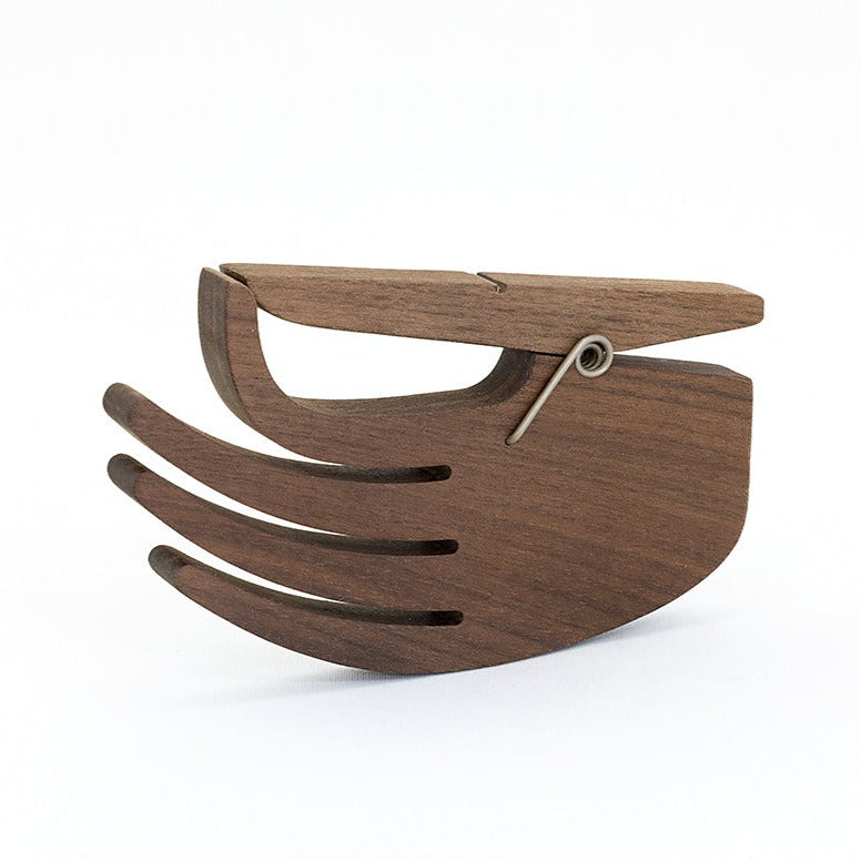 leolo.ch - Wooden hand