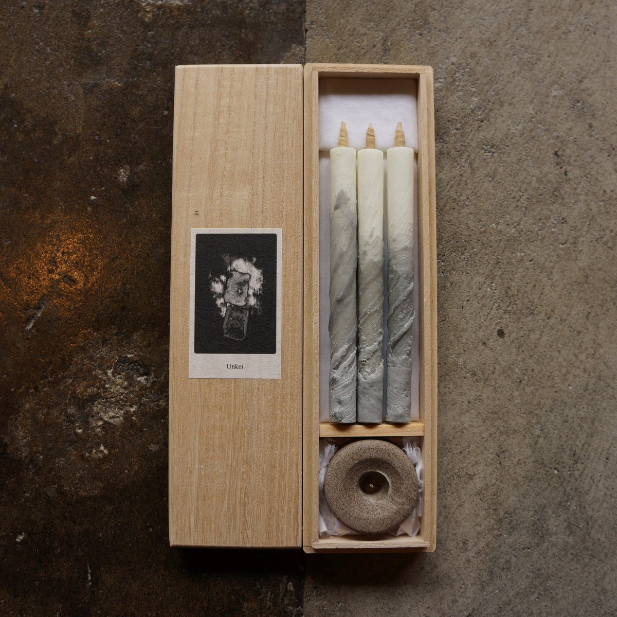 Haze – 3er-Set langer „World Religion“-Kerzen in einer Geschenkbox aus Holz – Hommage an den buddhistischen Bildhauer Unkei