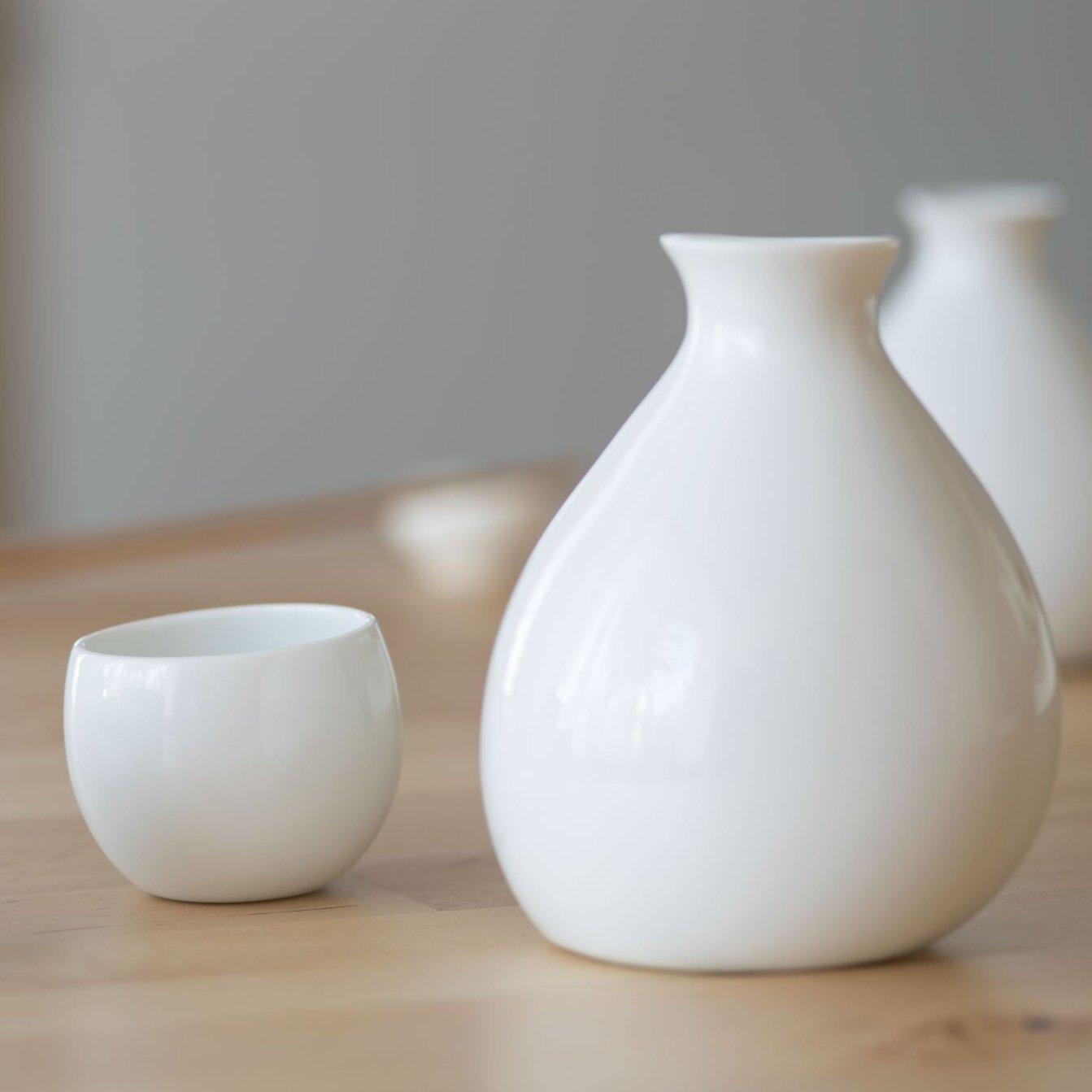 Ceramic Japan - you-ki porcelain sake set