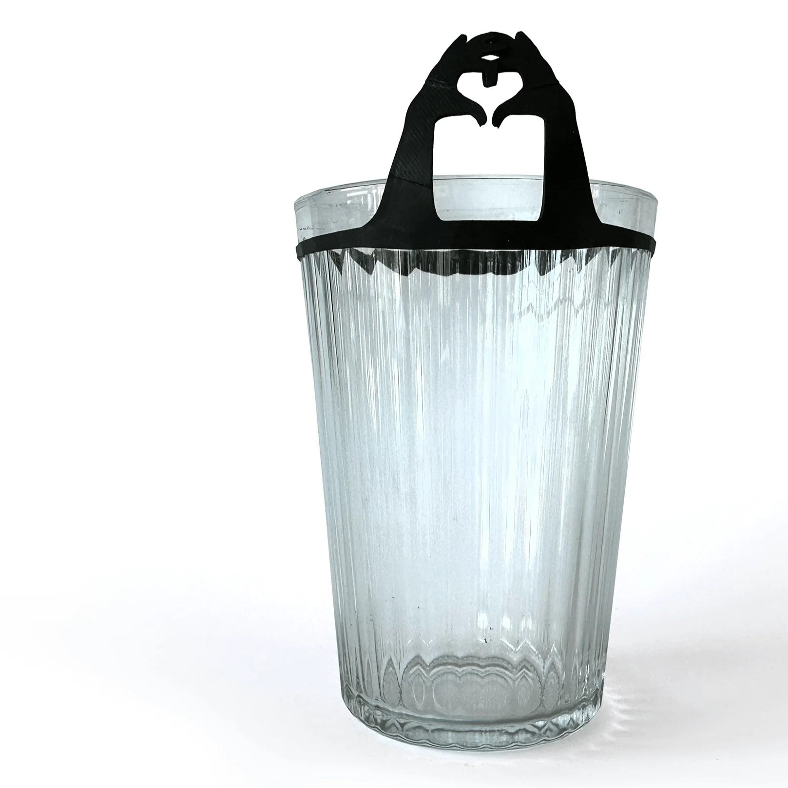 You will love these fun and functional rubber bands in the shape of a set of hands forming a heart - socially made in Switzerland by taet tat