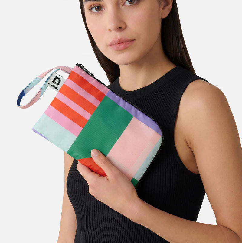 quickdry towel, extra large, with zippered carrying pouch for easy storage and keeping other things dry after use - geoplay from notabag