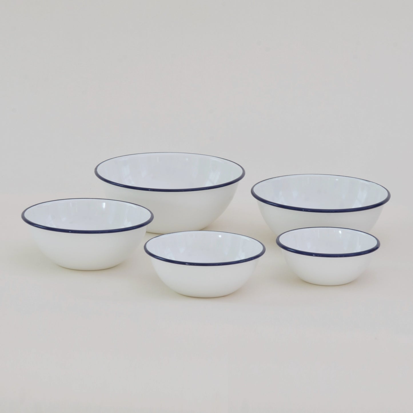 Tsukiusagi - Set of 5 enamel nesting bowls