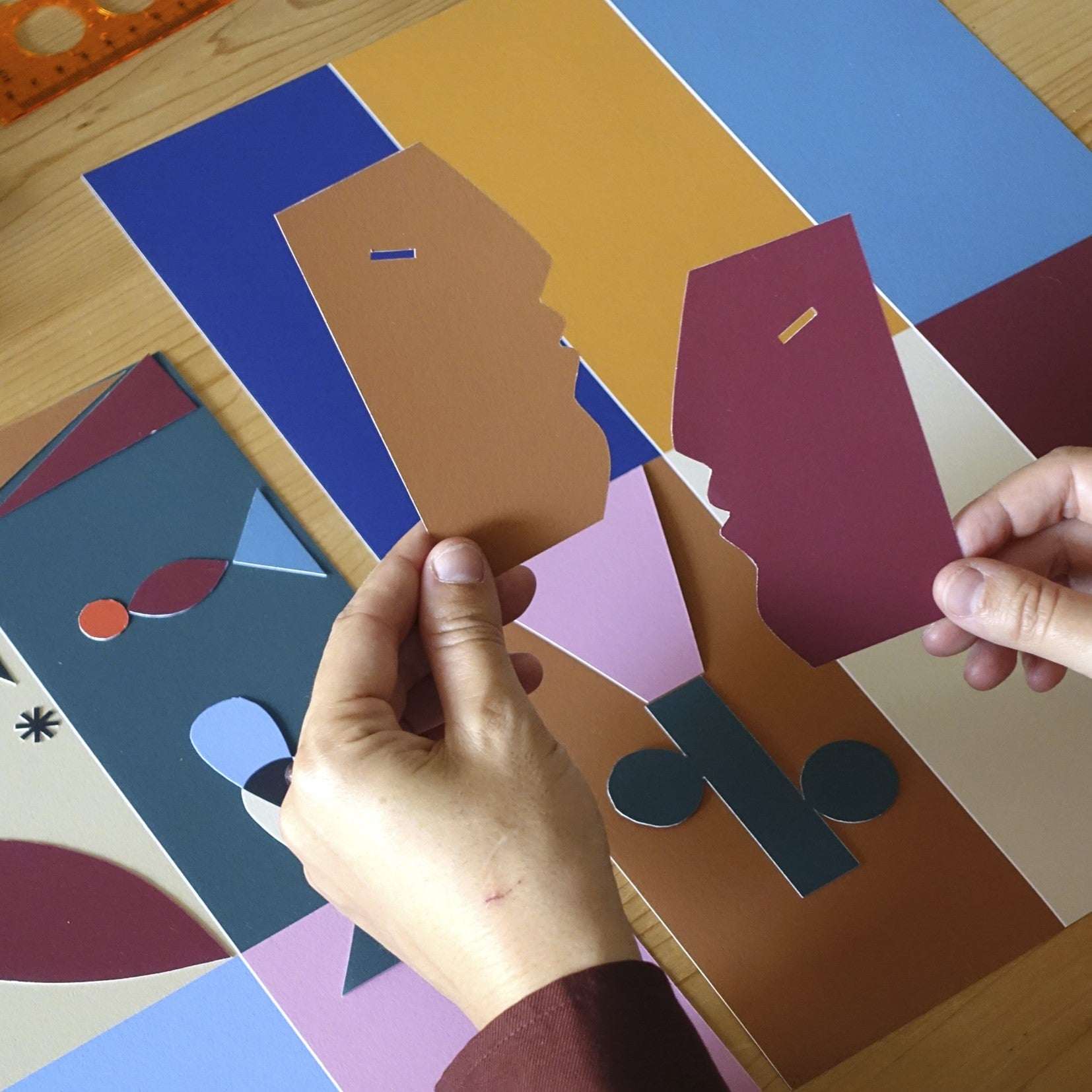 Judit Canela design roots available as a smart combination of a bag & backpack, foldable, sturdy and in warm & vibrant colours. Take it everywhere you go.