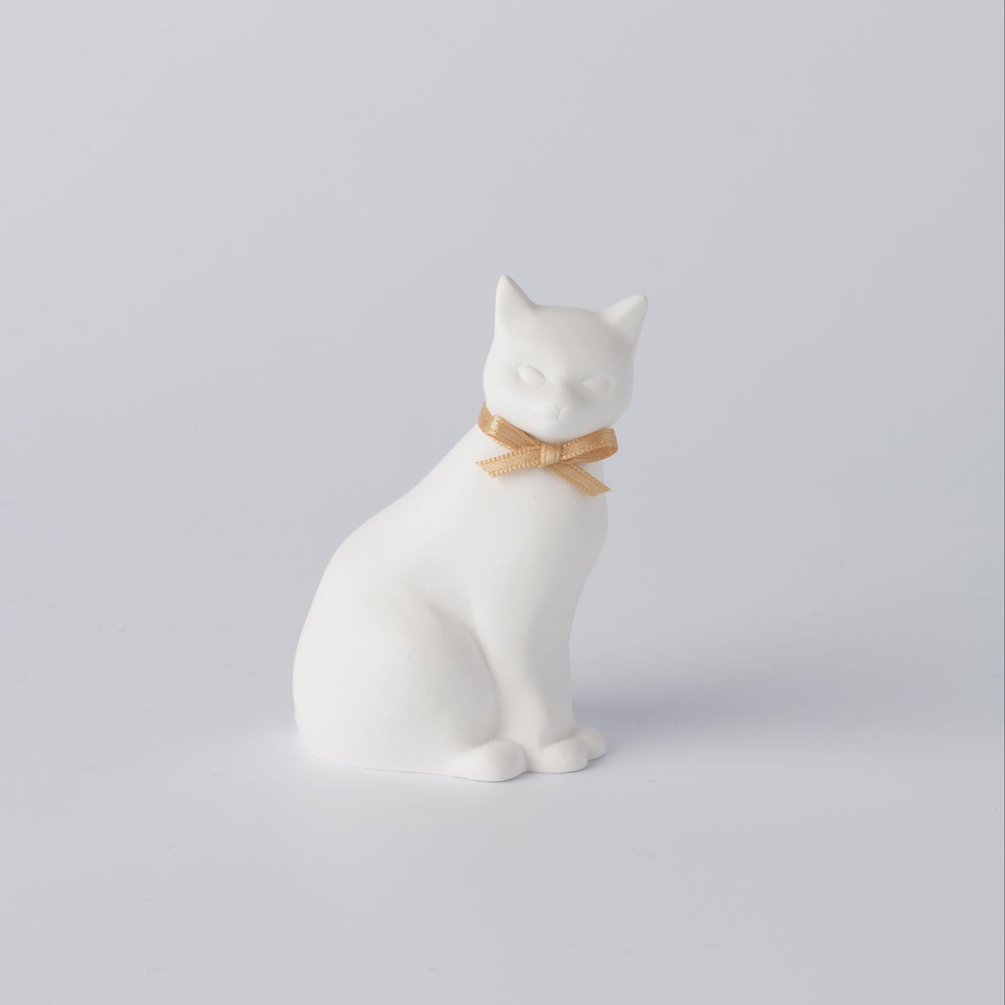 fragrance diffuser - interior object - decorative - handcrafted in Japan - cat motif