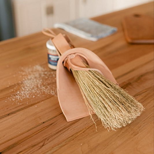 Sunhouse Craft - Pinceaux et balais - Pelle à poussière en cuir avec balais "Nesting Set"