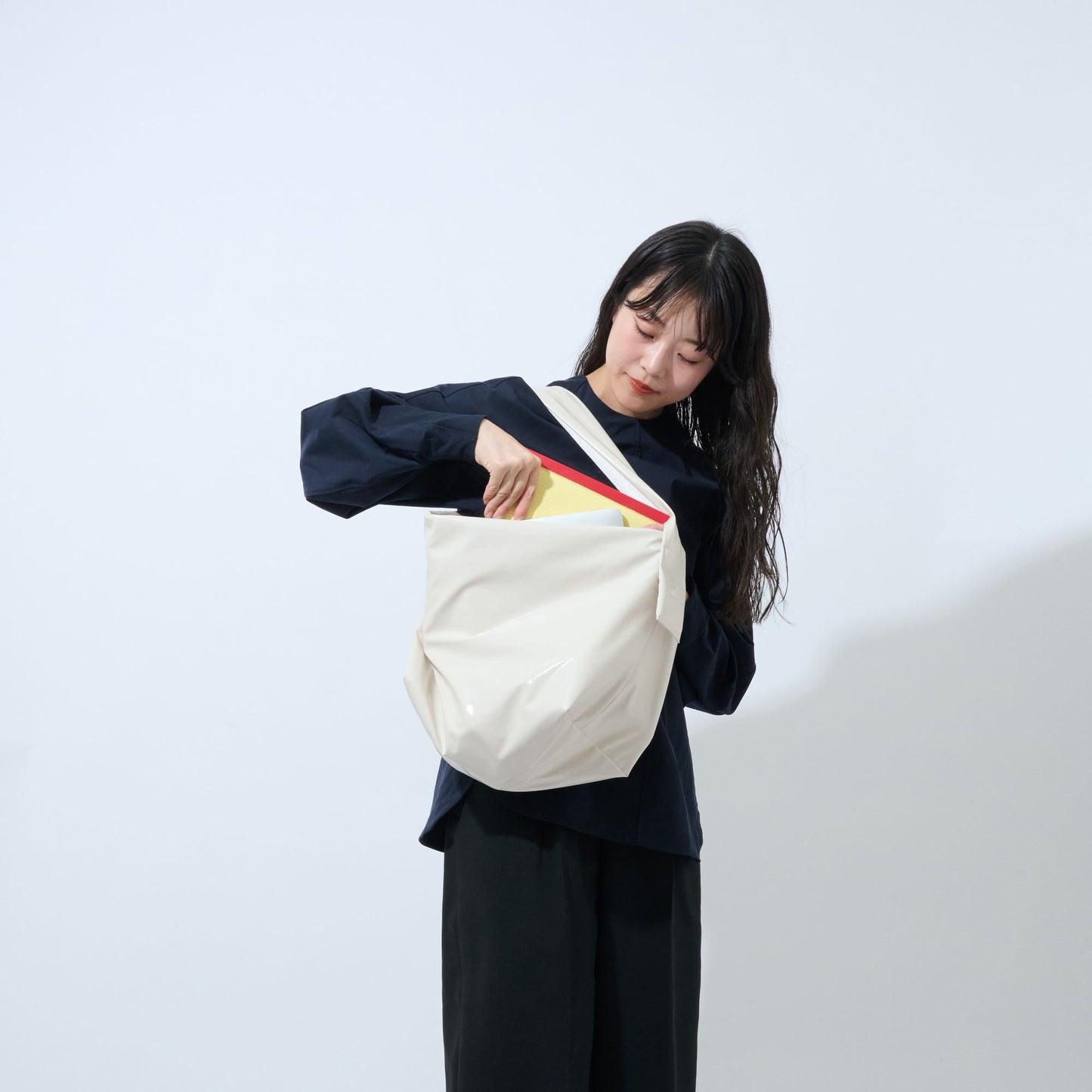 Japanese textile innovation - upcycling, no waste  and latest fashion design - shiny tote bag tekato from Komatsu Matere