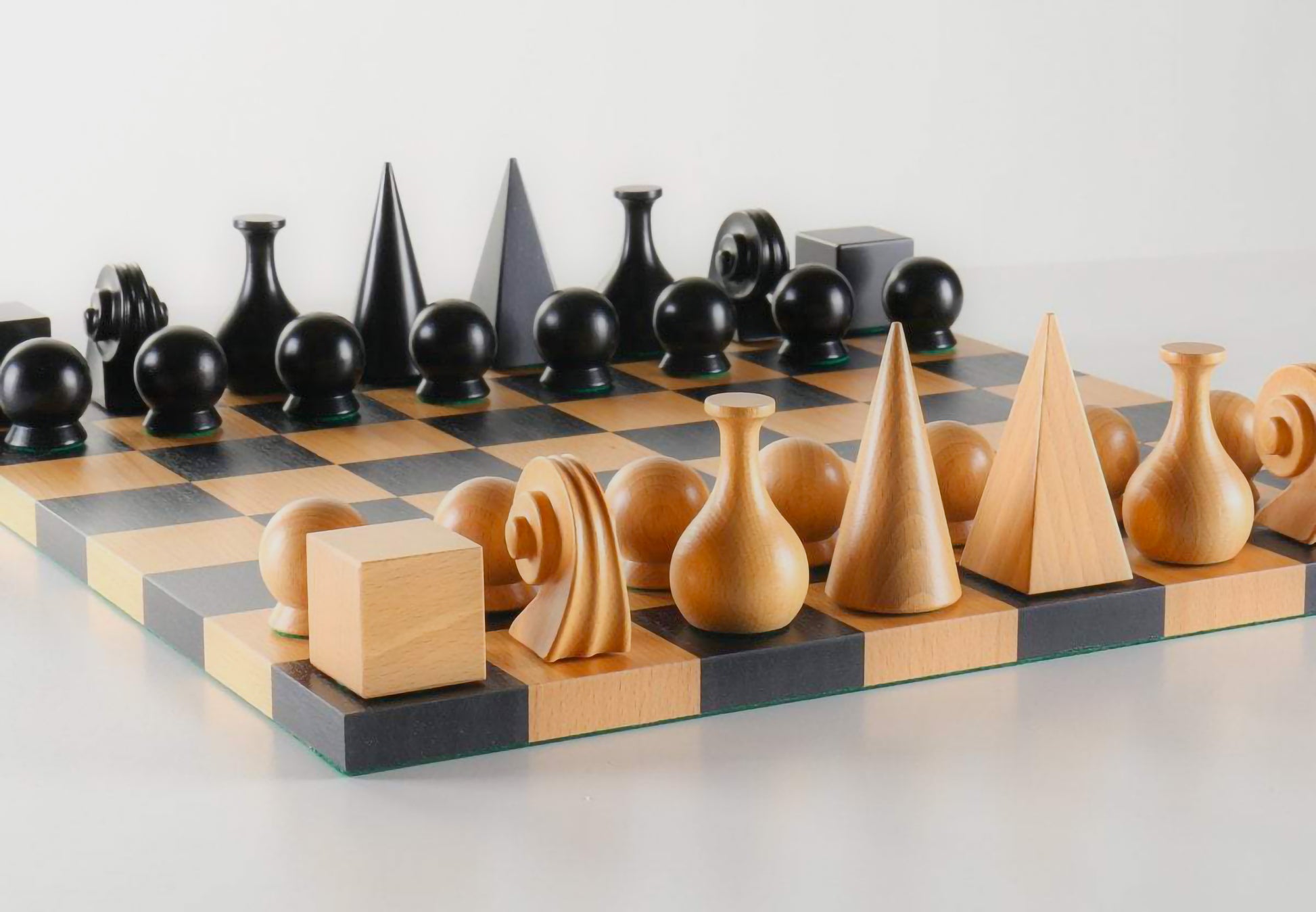 Man Ray chess set, design 1920